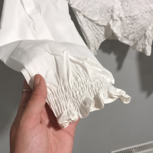 The cutest white rushed cropped blouse XS - Picture 3 of 7